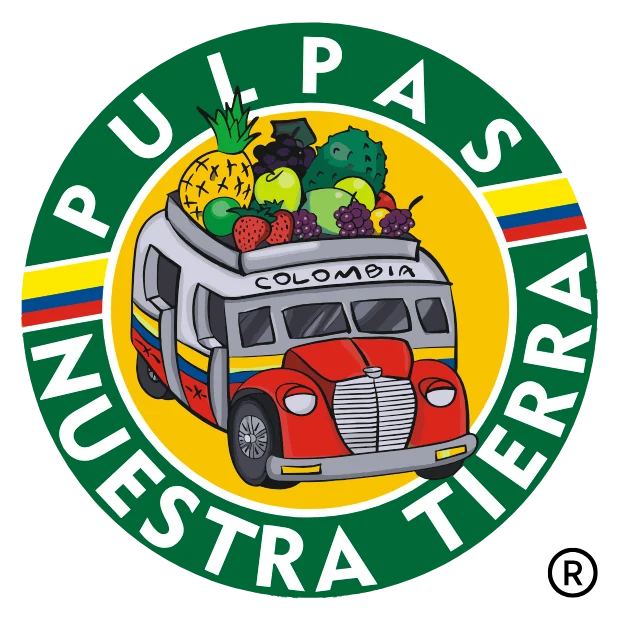 Un colorido logotipo circular con Pulpas Nuestra Tierra alrededor del borde, con un autobús tradicional colombiano que lleva frutas variadas, decorado con los colores de la bandera colombiana, perfecto para una página en construcción que celebra la herencia colombiana. - Pulpas Nuestra Tierra