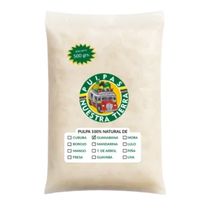Una bolsa de plástico transparente con pulpas de fruta natural que contiene pulpa de fruta blanca, un colorido logotipo de autobús y el texto Pulpa 100% Natural de Nuestra Tierra. Casillas para sabores y un peso de 500g destacan pulpas de fruta Colombia. - Pulpas Nuestra Tierra
